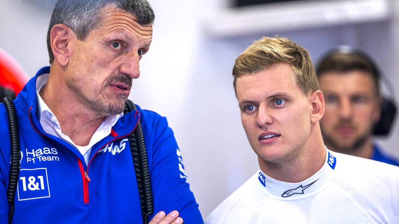 Günther Steiner im Gespräch mit Mick Schumacher