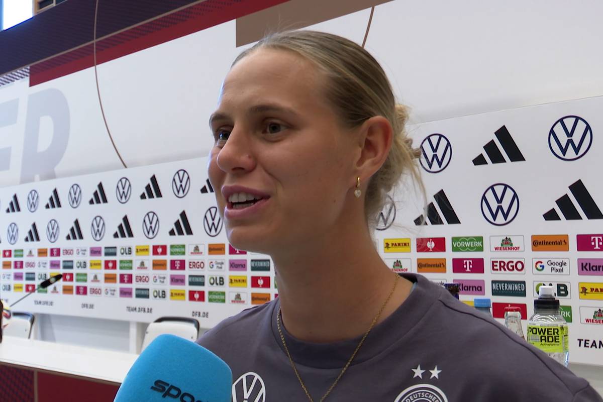 Vor dem Start der Frauen-EM in der Schweiz spricht die deutsche Nationalspielerin Klara Bühl bei SPORT1 über den Bayern-Block und ihre persönlichen Stärken.