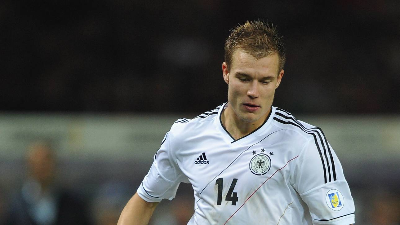 Gündogan und Badstuber beginnen