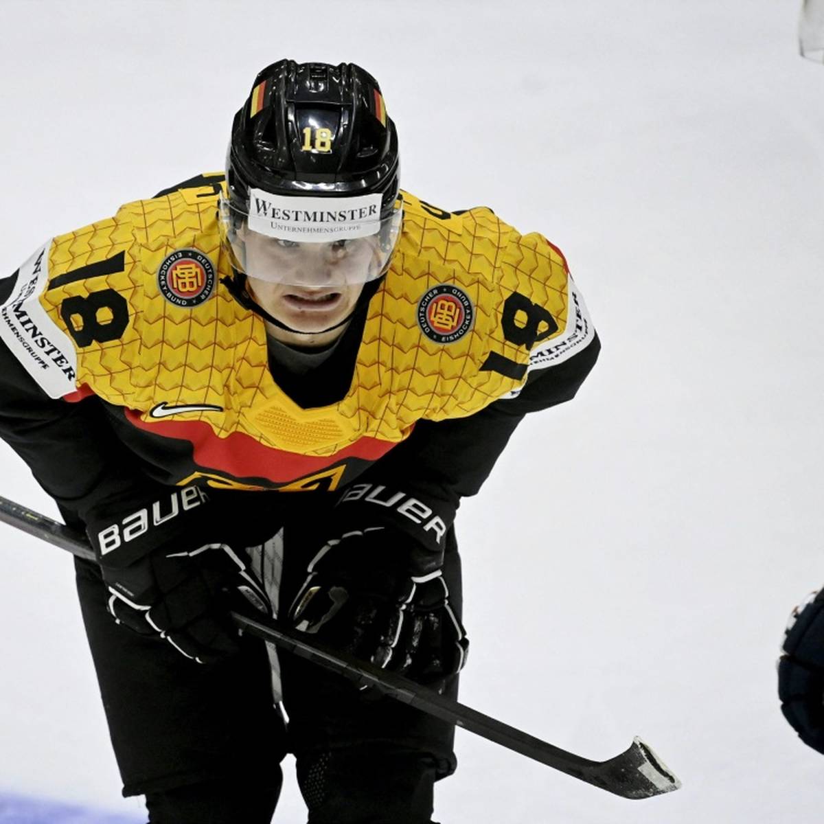 NHL-Youngster Tim Stützle wird bei der Eishockey-WM in Finnland wegen einer Knieverletzung nicht mehr für die deutsche Nationalmannschaft auflaufen.
