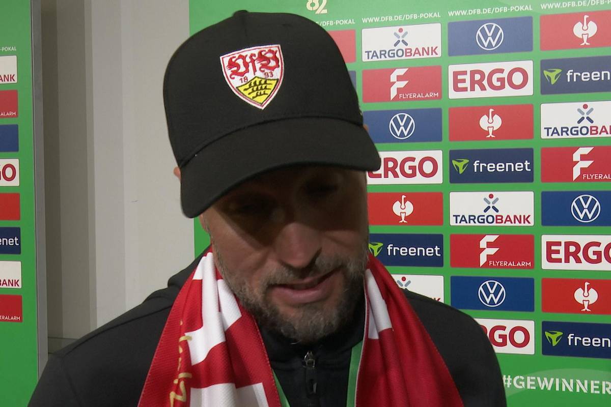Stuttgarts Sebastian Hoeneß feiert seinen ersten Pokalsieg als Trainer vor den Augen seines Vaters Dieter. Der Coach wird emotional.