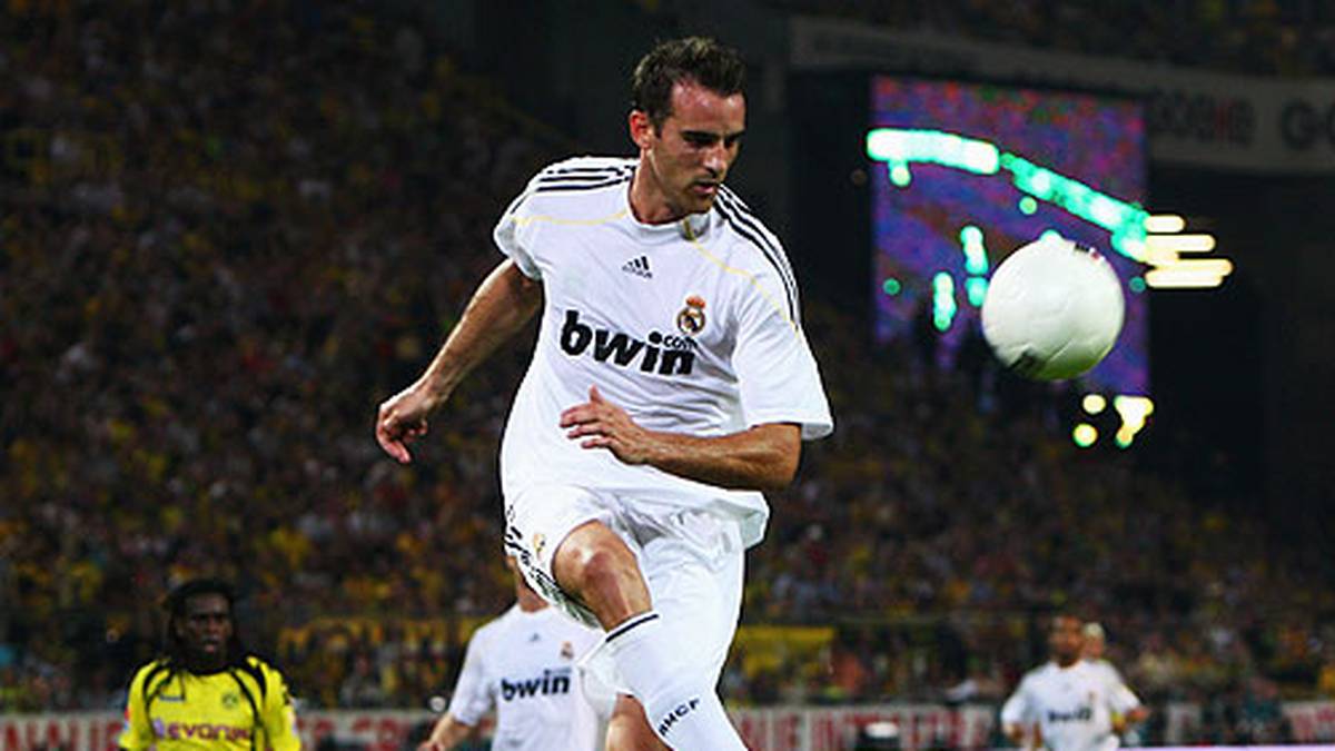 CHRISTOPH METZELDER: Schuster verpflichtete 2007 Christoph Metzelder, zusammen wurden sie im ersten Jahr direkt Meister. Trotzdem wurde Schuster schon im Dezember 2008 wieder entlassen, Metzelder blieb immerhin bis Sommer 2010. Eine tragende Rolle spielte er aufgrund vieler Verletzungen allerdings nie