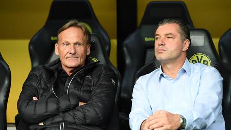 BVB-Geschäftsführer Hans-Joachim Watzke (l., mit Michael Zorc) konnte nicht zum Spiel nach Nikosia mitreisen