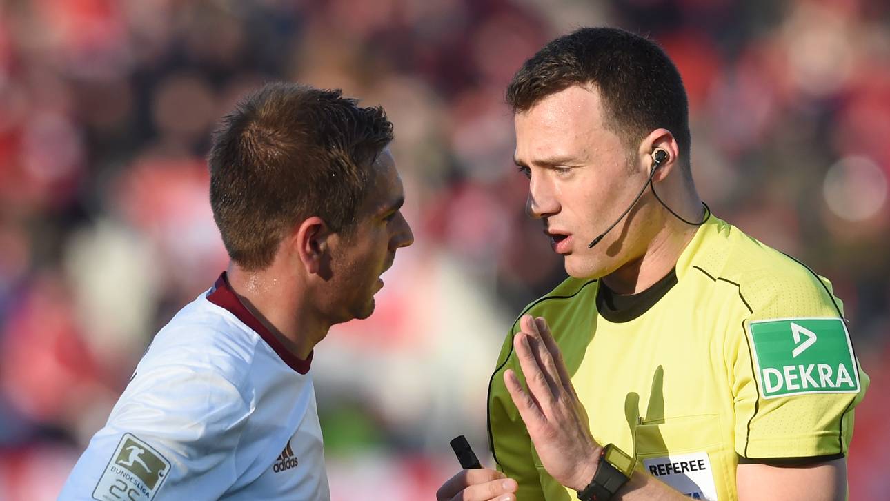 Felix Zwayer ist seit 2012 FIFA-Schiedsrichter