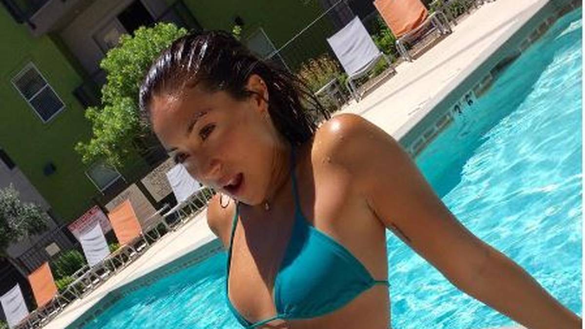 Gleiche Pose - anderes Outfit: Liguori macht auch im Bikini eine gute Figur