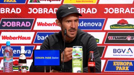 Der SC Freiburg kam nach einer 2:0-Führung gegen Leverkusen nicht über ein 2:2-Unentschieden hinaus. Trainer Julian Schuster ist trotzdem überwältigt vom Einsatz seiner Mannschaft.