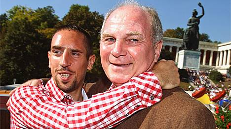 Franck Ribery und Uli Hoeneß vom FC Bayern