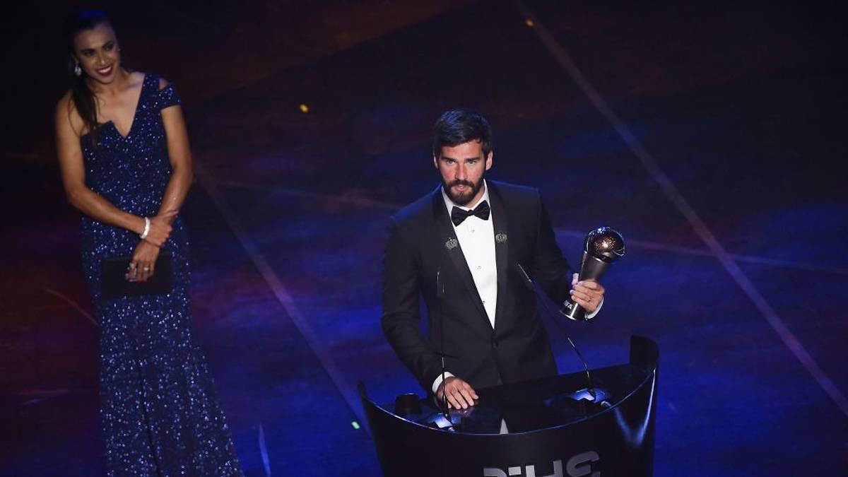 Alisson Becker wurde zum Welttorhüter ausgezeichnet. Der Torwart des FC Liverpool setzte sich gegen seinen Landsmann Ederson (Manchester City) und den deutschen Nationaltorwart Marc-Andre ter Stegen (FC Barcelona) durch