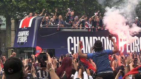 Paris Saint-Germain feiert den Gewinn der Champions League. Kapitän Marquinhos bedankt sich emotional bei den Fans und allen Wegbegleitern für die harte Arbeit zum Titel.