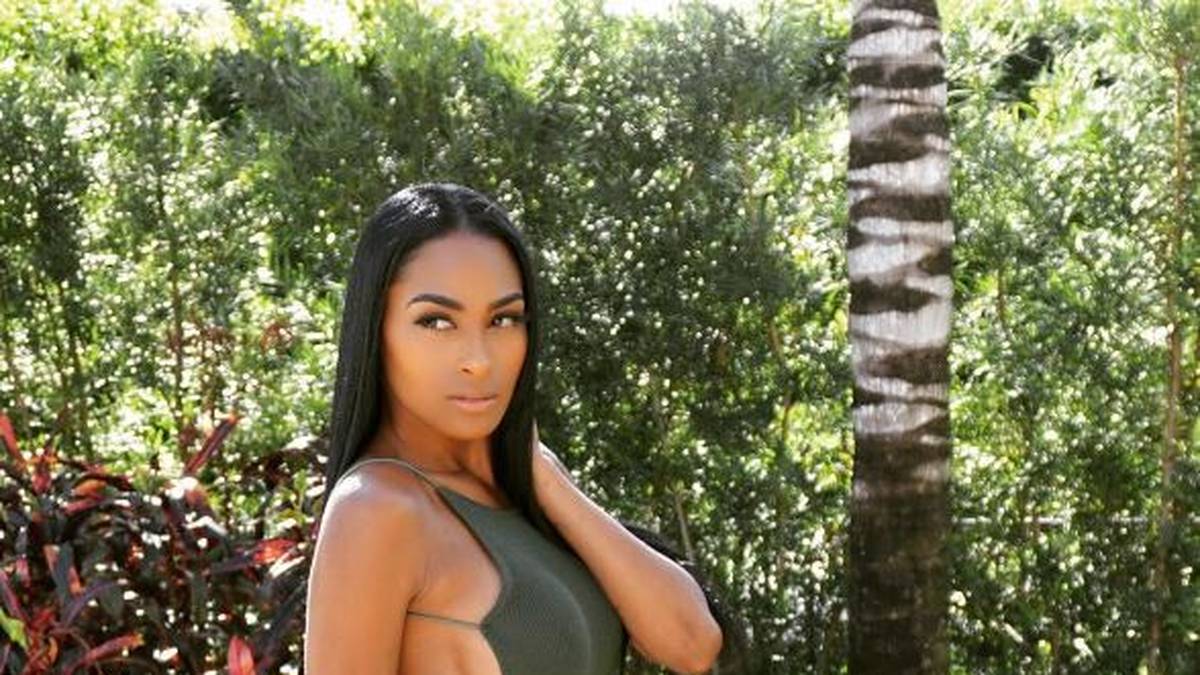 ATLANTA FALCONS: Diesem lasziven Blick konnte Philipp Wheeler nicht widerstehen. Ashley Nicole Roberts ist die  Verlobte des Linebackers. Den Antrag machte Wheeler in der Reality-Dokusoap WAGS Miami, in der Roberts mitspielt