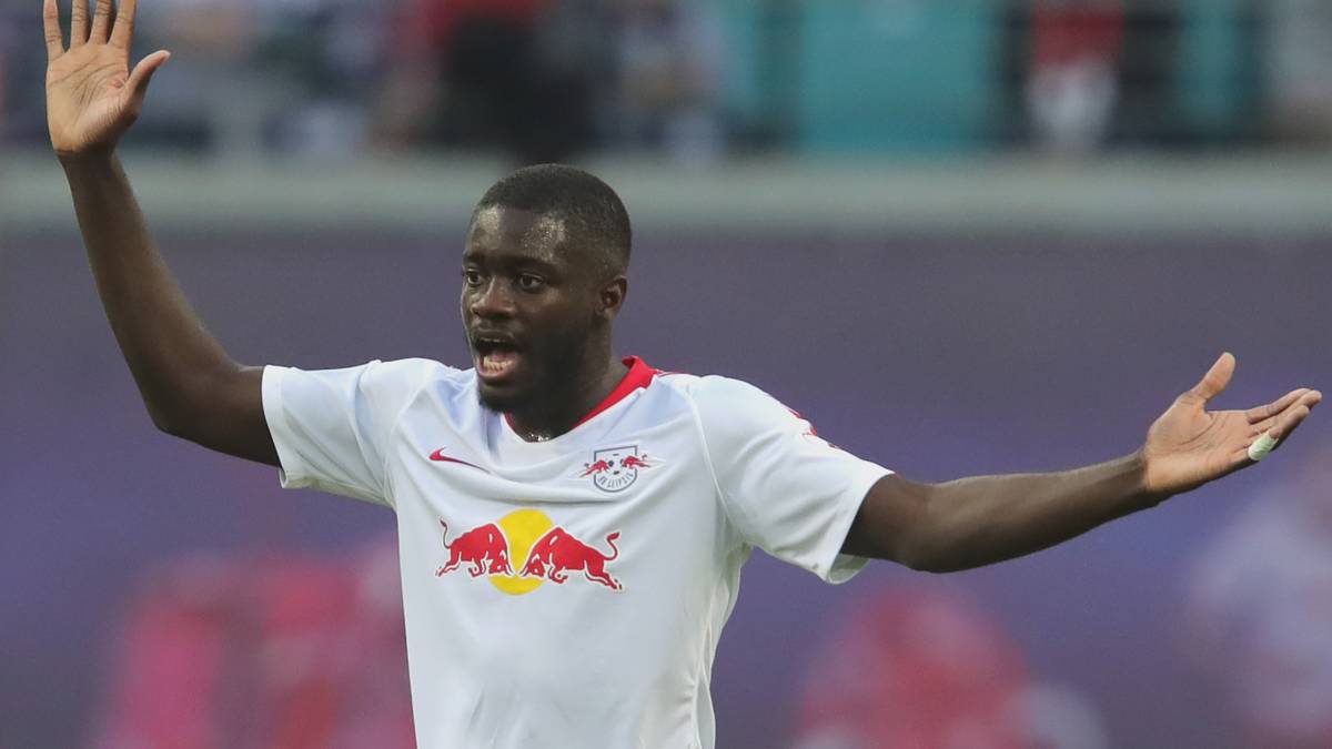 PLATZ 19: DAYOT UPAMECANO (53 Einsätze) - Mit Upamecano hat RB Leipzig ein absolutes Top-Talent in seinen Reihen. In der Winterpause der Saison 2016/17 wechselte der Verteidiger von RB Salzburg zu den Sachsen und spielte eine starke Debütsaison. Der 20-Jährige gehört zu den besten Abwehrspielern in der Bundesliga.