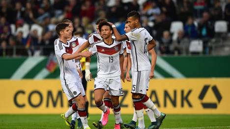 Leroy Sane jubelt mit der deutschen U21-Nationalmannschaft