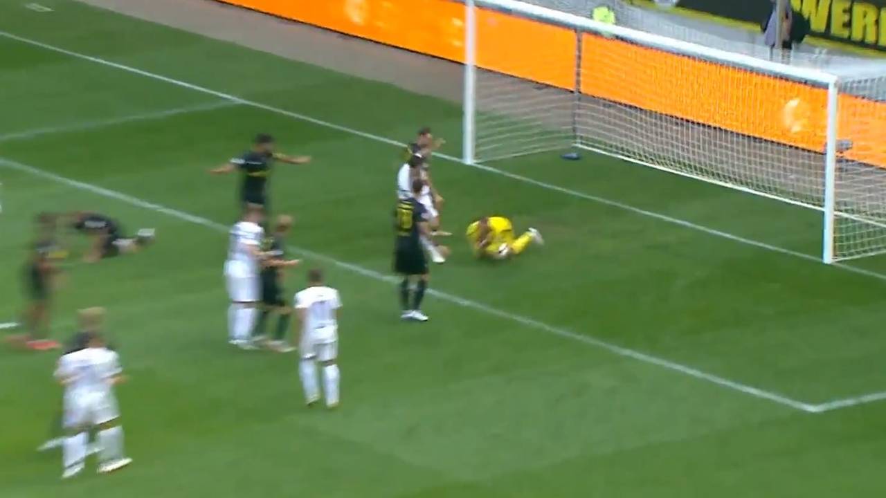 Flutschfinger! Aachen-Keeper patzt böse | Highlights