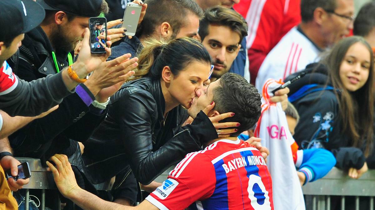 Der Erfolg ist Robert Lewandowski in München treu geblieben - was auch an seiner Frau liegt: "Anna achtet auf meine gesunde Ernährung. Manchmal weiß ich gar nicht, was ich esse, aber es ist für mich sehr gut", verriet er einmal der "WAZ"