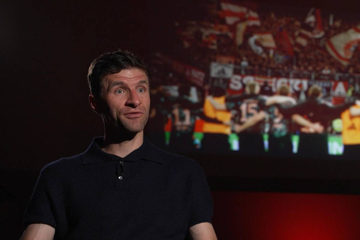 Lange Zeit hat Bayern München nach dem richtigen Trainer gesucht. Laut Thomas Müller scheint man den in Vincent Kompany gefunden zu haben, zumindest ist eine positive Tendenz zu erkennen.