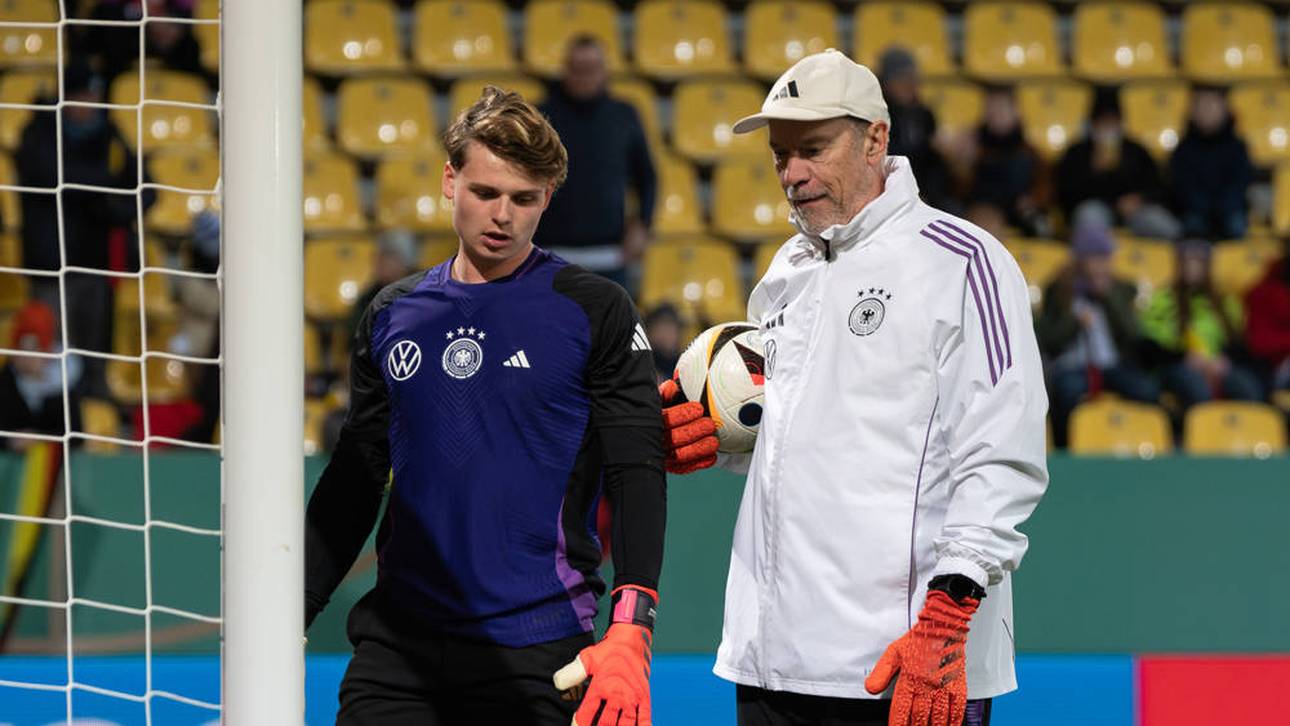 Klaus Thomforde trainiert Urbig in der deutschen U21-Nationalmannschaft