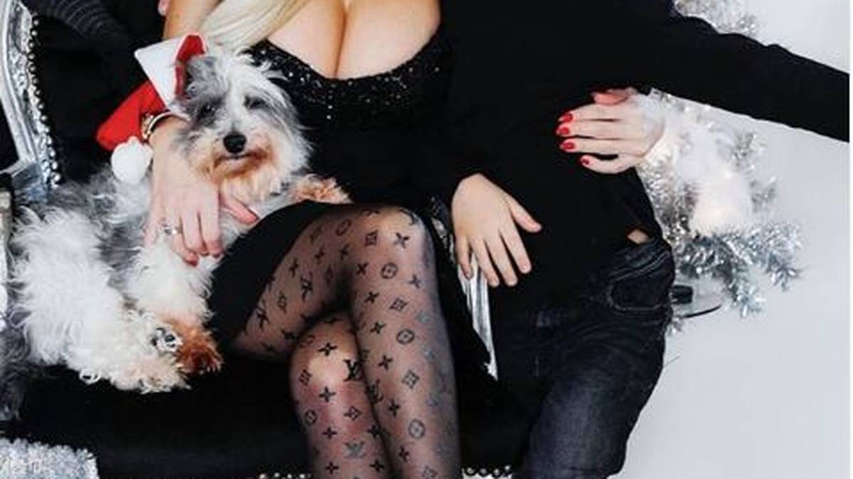 Ein dickes Weihnachtsbussi für Mutti: Ramona Perthel genießt die pralle Vorfreude auf das Fest 