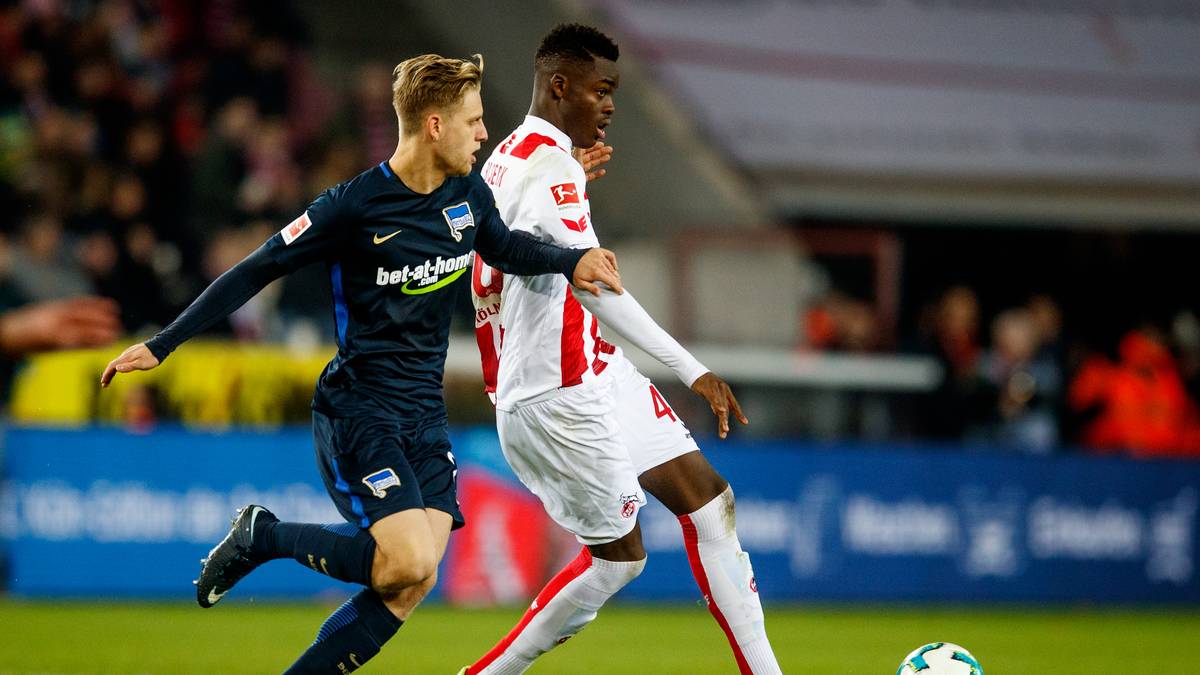 PLATZ  2 - YANN AUREL BISSECK: Durch großes  Verletzungspech beim 1. FC Köln muss Trainer Peter Stöger improvisieren. Der A-Jugendliche  Bisseck (r.) darf am 26. November 2017 gegen Hertha BSC mit nur 16 Jahren, 11 Monaten und 28 Tagen von Anfang an ran. Nur ein Spieler war bei seinem Bundesligadebüt jünger