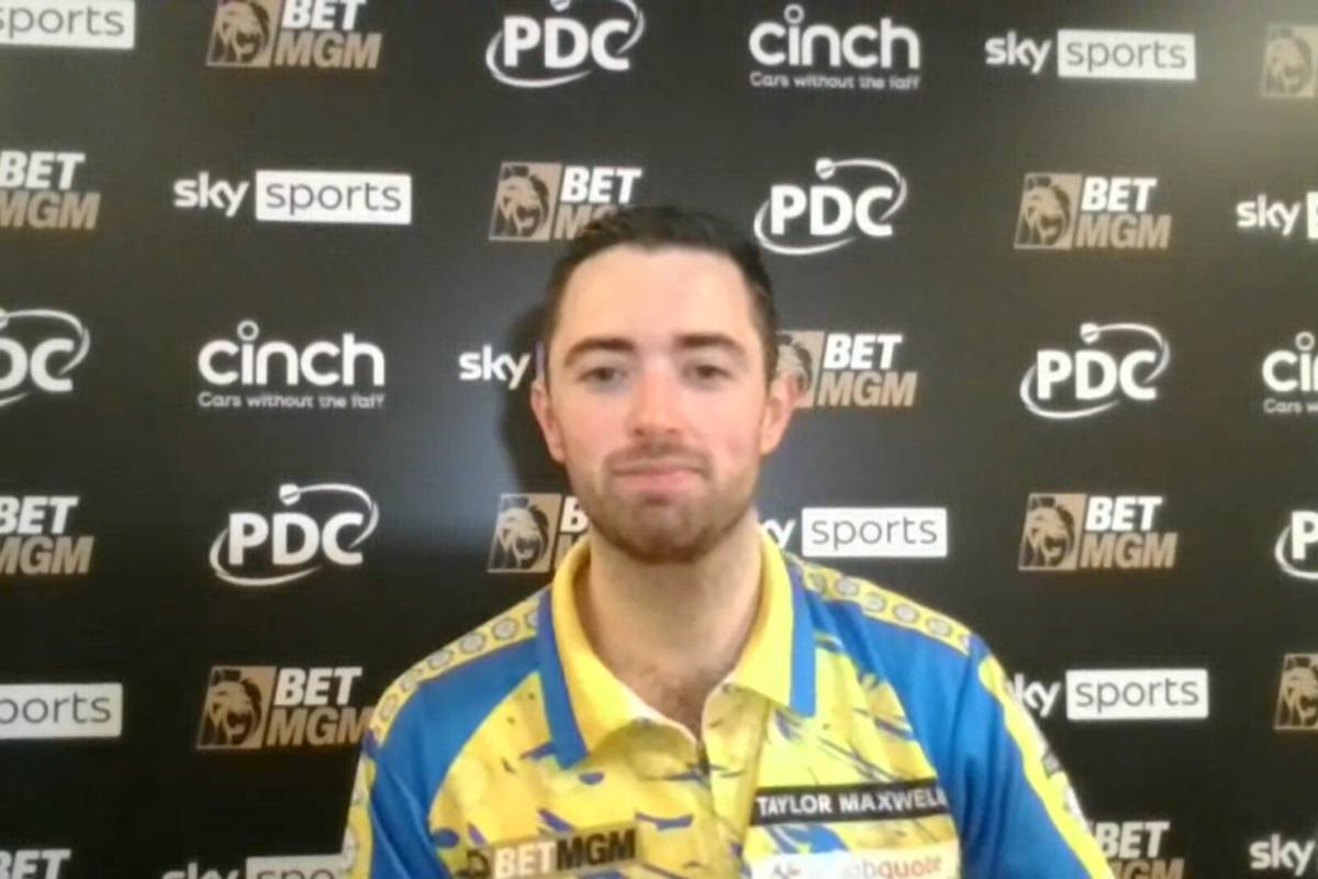 Luke Humphries qualifiziert sich nach seinem Heimsieg in Leeds für die Playoffs in London, feiert aber aus einem bestimmten Grund nicht. Im SPORT1-Interview verrät er warum.