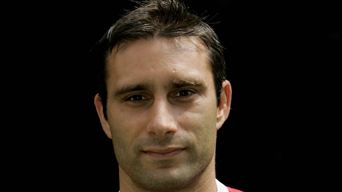 Nach weiteren Stationen in Offenbach, England, Polen und Österreich, mal in der zweiten, mal in der dritten, mal in der vierten oder fünften Liga, ist der 41-Jährige mittlerweile in seiner pfälzischen Heimat Spielertrainer der SG Schmittweiler