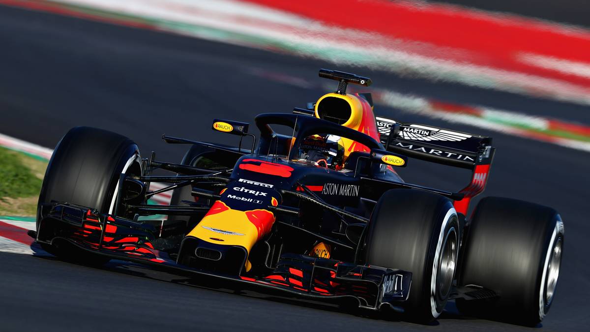 So ließ Ricciardo beim Test in Barcelona in der zweiten Woche mit einer Tagesbestzeit aufhorchen. Zuvor hatten immer Ferrari oder Mercedes die Tagesbestzeit gesetzt. Ein Dreikampf um den Titel zwischen Mercedes, Ferrari und Red Bull ist daher möglich