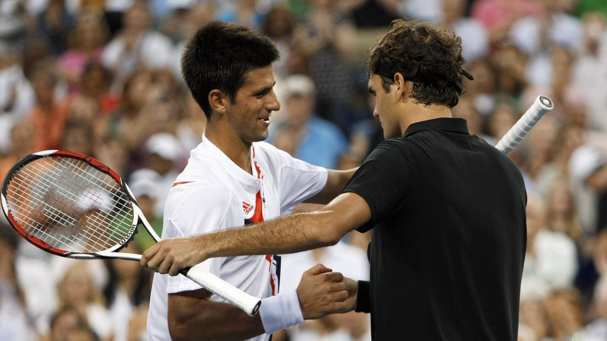 Im 2. Satz verpasst der Serbe zwei weitere Male die Entscheidung. Im dritten Satz macht Federer mit 6:4 dann alles klar