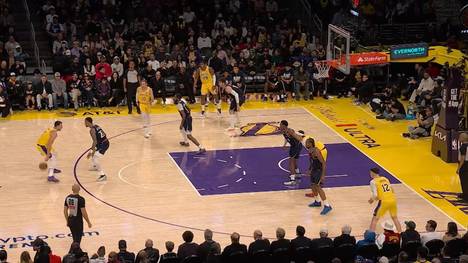Im NBA-Stadtduell empfangen die Los Angeles Lakers die LA Clippers. Clippers-Star Kawhi Leonard zeigt eine starke Partie, muss aber vorzeitig raus. Ein Patzer von LeBron James sorgt in den Schlusssekunden für Spannung.