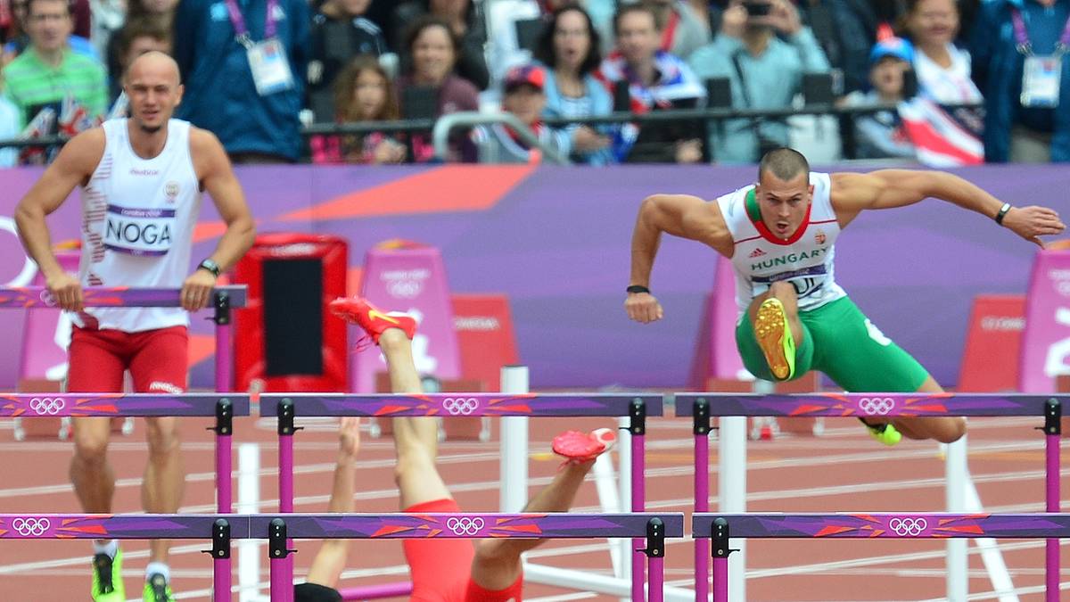 Vier Jahre später war Liu wieder da - und wollte bei den Olympischen Spielen in London zurück auf den Hürdenthron. Aber alles kam noch viel schlimmer: Der Chinese stürzte an der ersten Hürde und riss sich die Achillessehne - sorgte anschließend aber noch für ein hochemotionales Bild