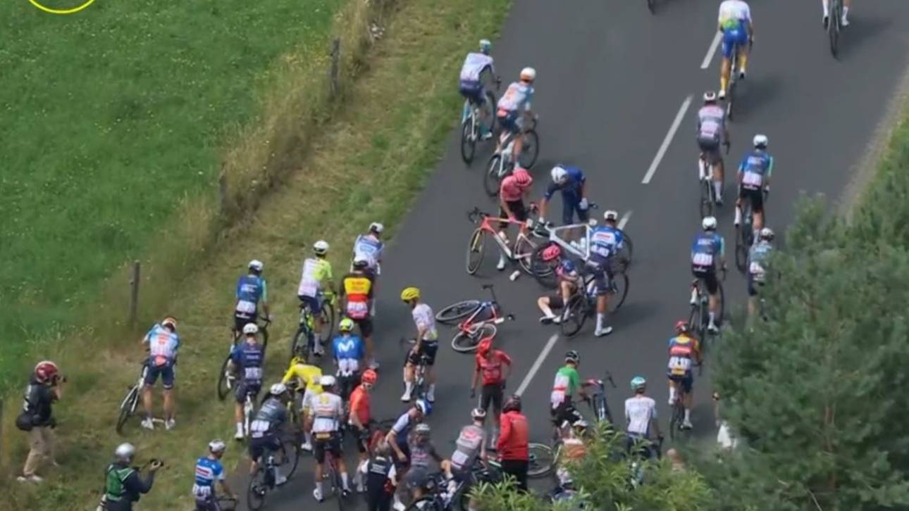 Größerer Sturz im Tour-Peloton