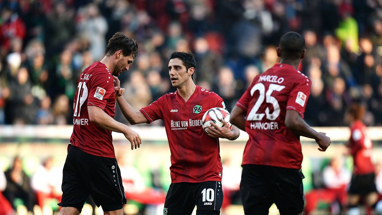 Hannover 96 v VfB Stuttgart - Bundesliga