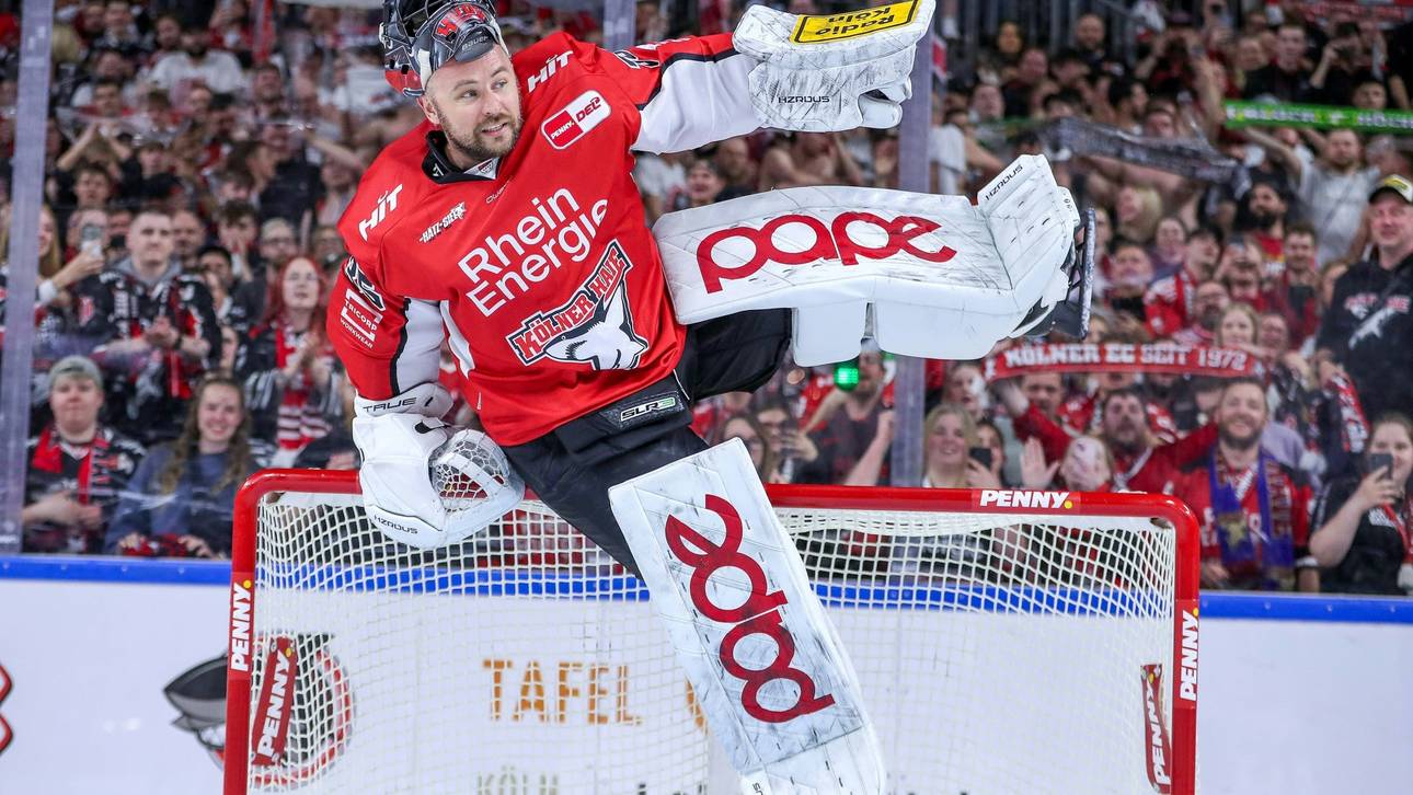Haie-Torwart Hudacek als Entertainer