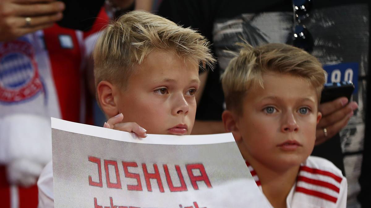 Jeder Fan freut sich sich über Tore und Siege. Diese beiden Jungs haben aber noch einen ganz besonderen Wunsch