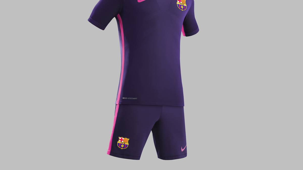 Die Gesamtansicht, komplett mit rosaroten Stutzen