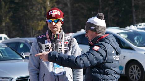 Stefan Horngacher (l.) und Adam Malysz betreuen gemeinsam die polnischen Skispringer