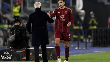 Roma-Coach Claudio Ranieri lobt Mats Hummels' Persönlichkeit in höchsten Tönen - und fragt sich, wie man einen solchen Spieler nicht aufstellen könne.