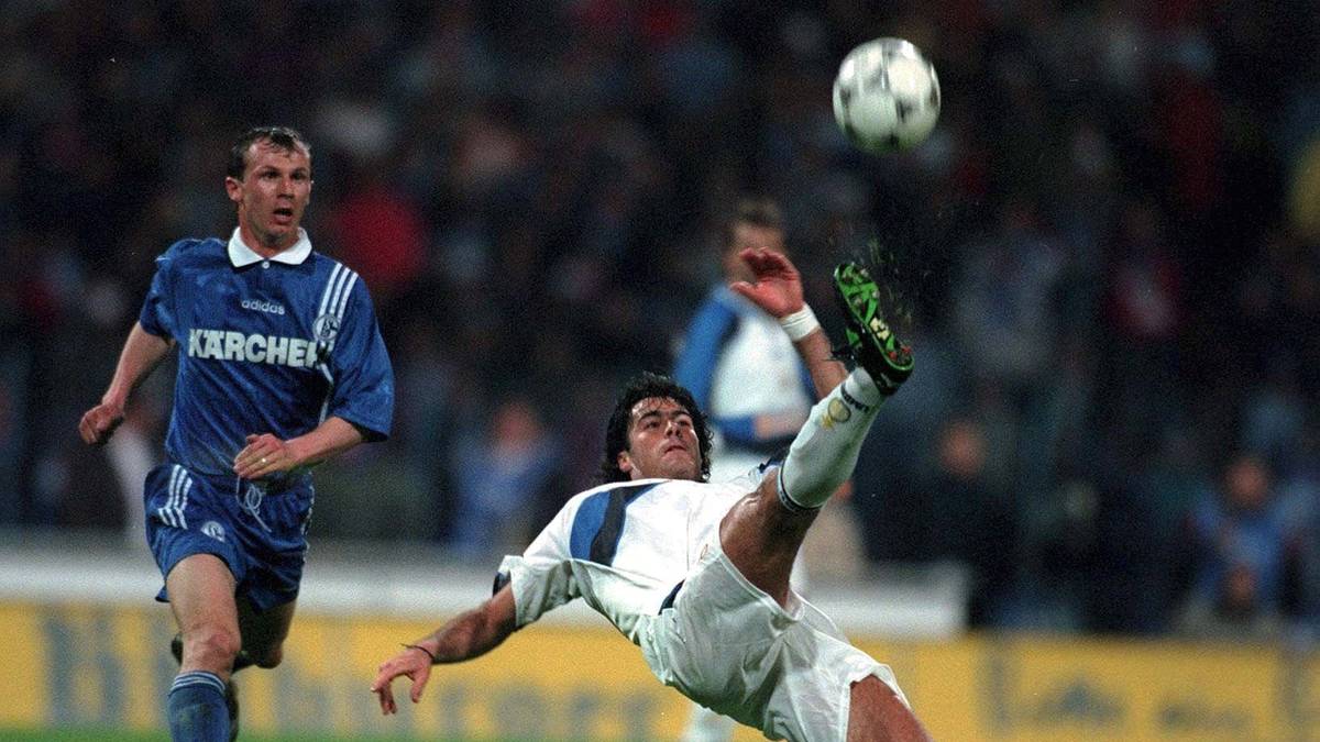 Im Rückspiel im San Siro erzielt das Star-Ensemble von Inter nur einen Treffer. Die Entscheidung fällt im Elfmeterschießen, in dem alle Schalker Schützen treffen. Auf Mailänder Seite scheitert Ivan Zamorano zunächst an Jens Lehmann, bevor Aaron Winter mit seinem Fehlschuss alle Hoffnungen der Nerazzurri begräbt