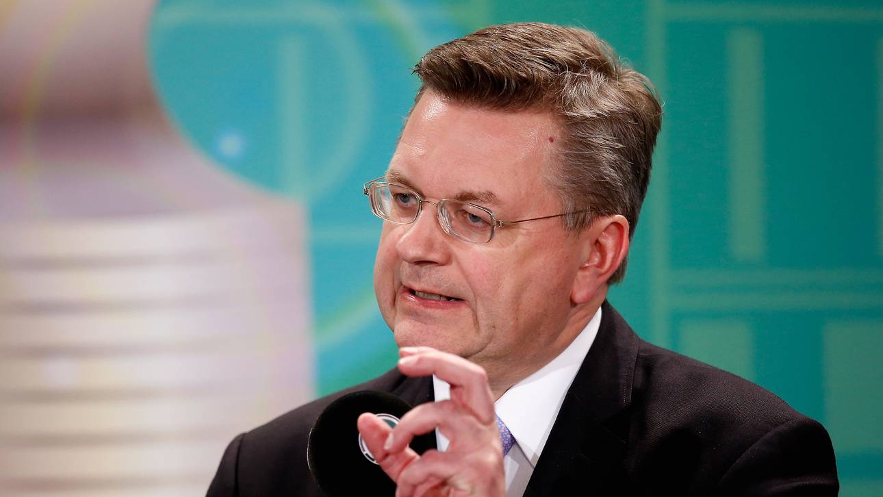 DFB-Boss Grindel warnt die FIFA