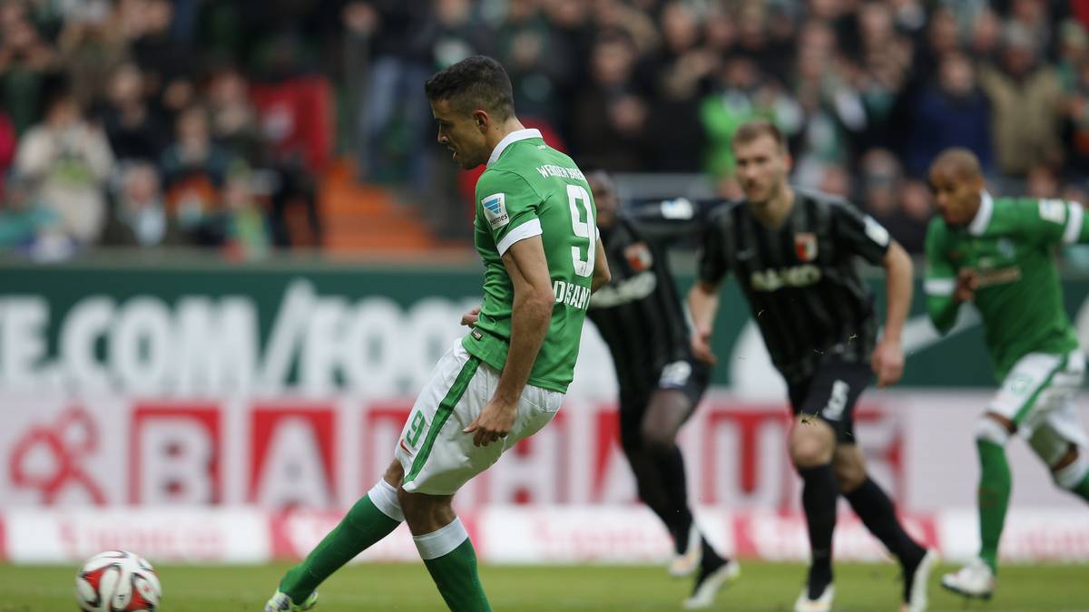 Die Freude der Gäste hält nicht lange. Franco Di Santo verwandelt einen Foulelfmeter nach einem Vergehen von Torschütze Klavan an Davie Selke.