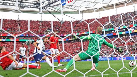 Kane stochert den Ball zum 1:0 ins Netz