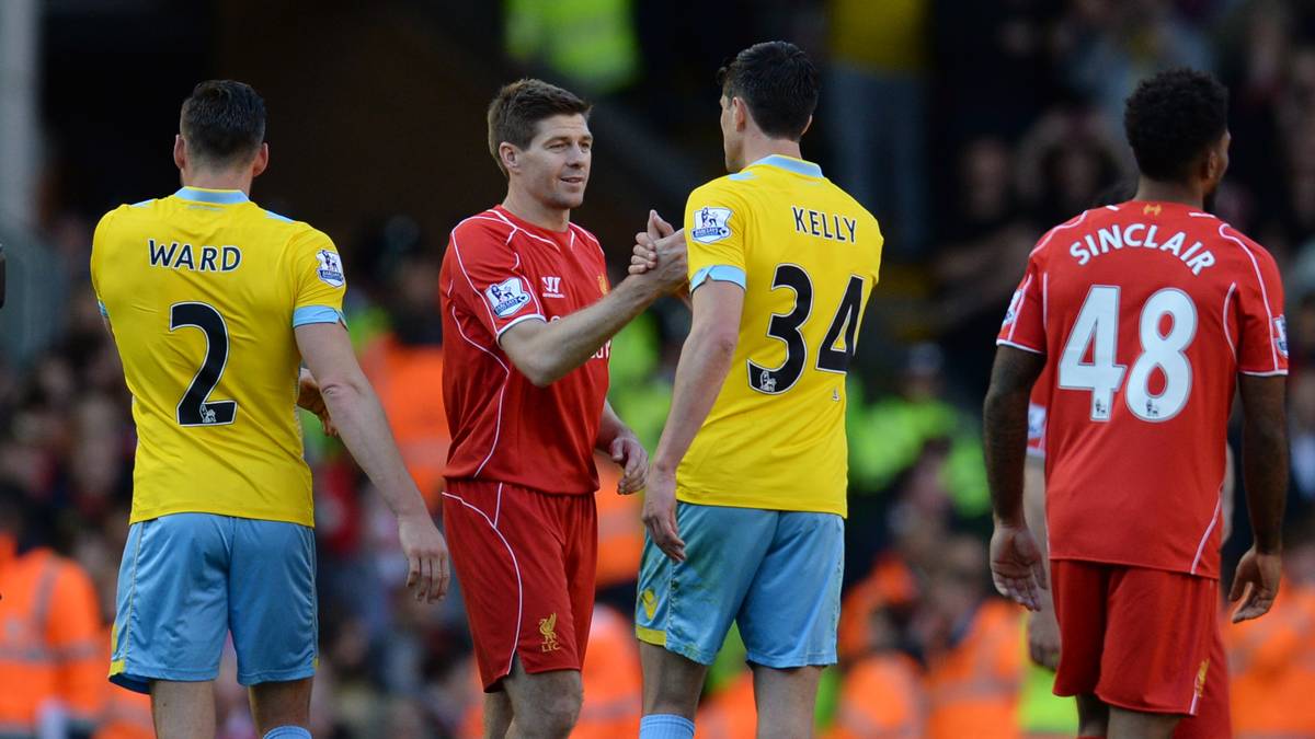 Egal ob Teamkollege oder Gegenspieler: Alle klatschen Gerrard ab