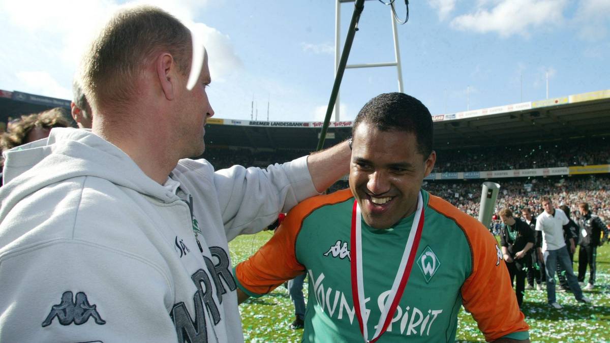 Stürmer Ailton! Der brasilianische Kultspieler wird 2004 Torschützenkönig und hat so großen Anteil an Schaafs größtem Erfolg als Trainer. Werder sichert sich Meisterschaft und DFB-Pokal