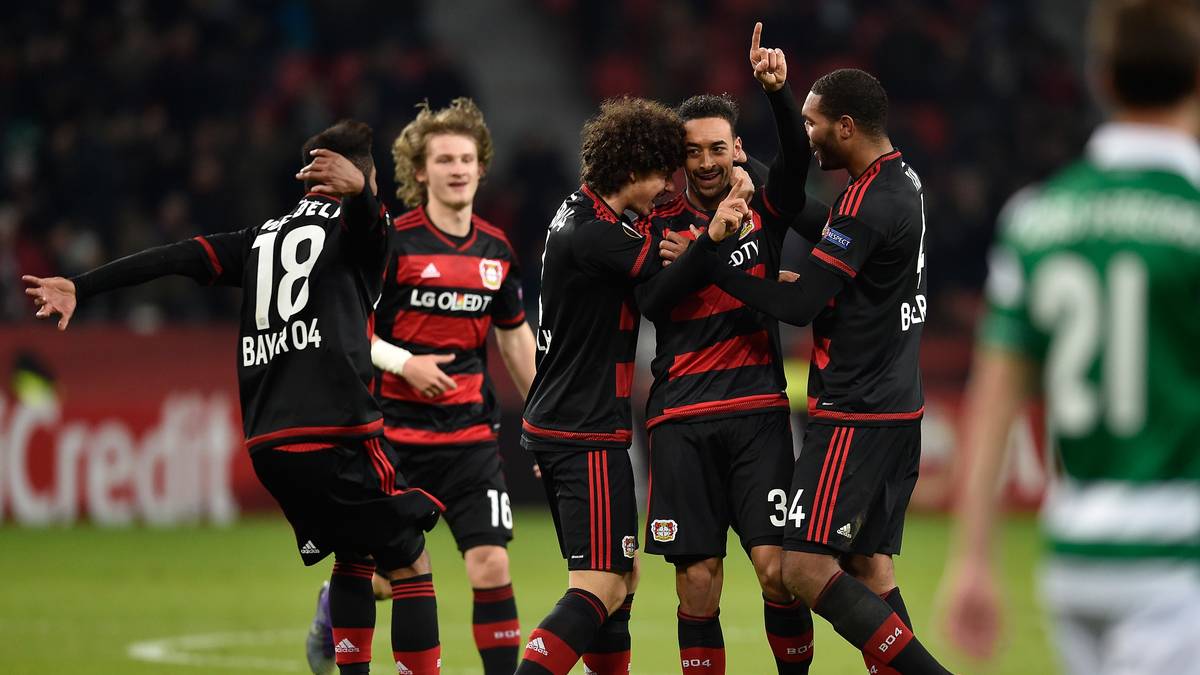 In Leverkusen fällt unterdessen ein Traumtor. Bellarabi nimmt sich aus 24 Metern ein Herz und knallt den Ball ins lange Eck. Die Werkself ist auf direktem Weg ins Achtelfinale