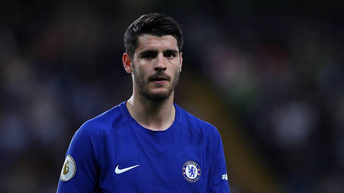 Welcher Stürmer am Ende auch kommt: Für Alvaro Morata ist offenbar kein Platz mehr an der Stamford Bridge. Der erst vor einem Jahr verpflichtete Spanier liebäugelt angeblich mit einer Rückkehr zu Juventus. Aber auch beim FC Bayern wäre der 25-Jährige sicherlich eine Option, falls Lewandowski die Düse macht