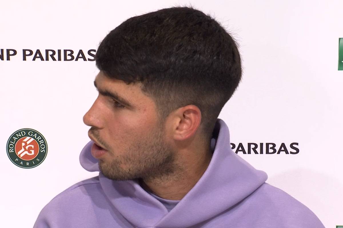 Carlos Alcaraz steht nach dem Sieg gegen Tommy Paul im Halbfinale der French Open. Im Interview schwärmt der Spanier von seinem Vorbild und wie dieser ihn dazu motiviert, immer sein Bestes zu geben.
