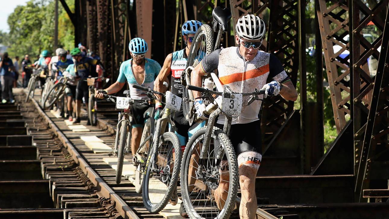 Armstrong überzeugt bei MTB-Tour