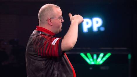 Stephen Bunting muss in der ersten Runde der Darts-WM nach einer 2:0 Satzführung noch einmal zittern, kann sich aber in einem Darts-Krimi am Ende durchsetzen.