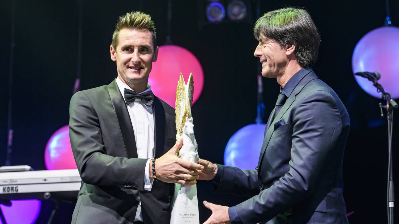 Preise für Klose und Schweinsteiger