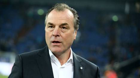 Clemens Tönnies lässt nach seinen rassistischen Aussagen seinen Vorstandsposten bei Schalke 04 drei Monate ruhen