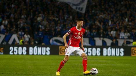 Julian Weigl kommt bei Benfica Lissabon nicht wirklich zum Zug. Der Ex-Dortmunder könnte deswegen bald in die Bundesliga zurückkehren.