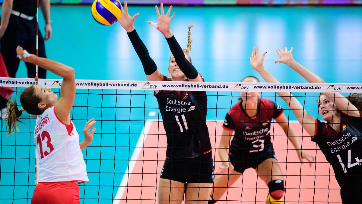 MARIE SCHÖLZEL (Mittelblock, SSC Palmberg Schwerin): Die 20-Jährige (Nr. 14) ist das jüngste Gesicht in der Frauen-Nationalmannschaft. Die gebürtige Berlinerin hat den Spitznamen "Thunder of Berlin", weil sie flink über das Feld wirbelt. Schwerin sicherte sich das Riesentalent bereits 2015 und verlängerte den Vertrag in diesem Jahr um drei weitere Jahre